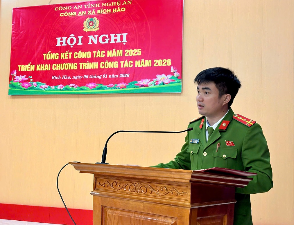 Đại úy Hồ Xuân Công, Trưởng Công an xã phát biểu tại Hội nghị