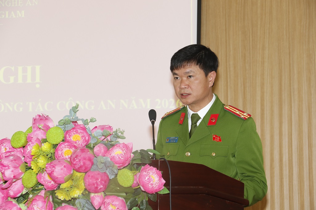 Đồng chí Thượng tá Phạm Thành Long, Phó Giám đốc Công an tỉnh phát biểu tại Hội nghị