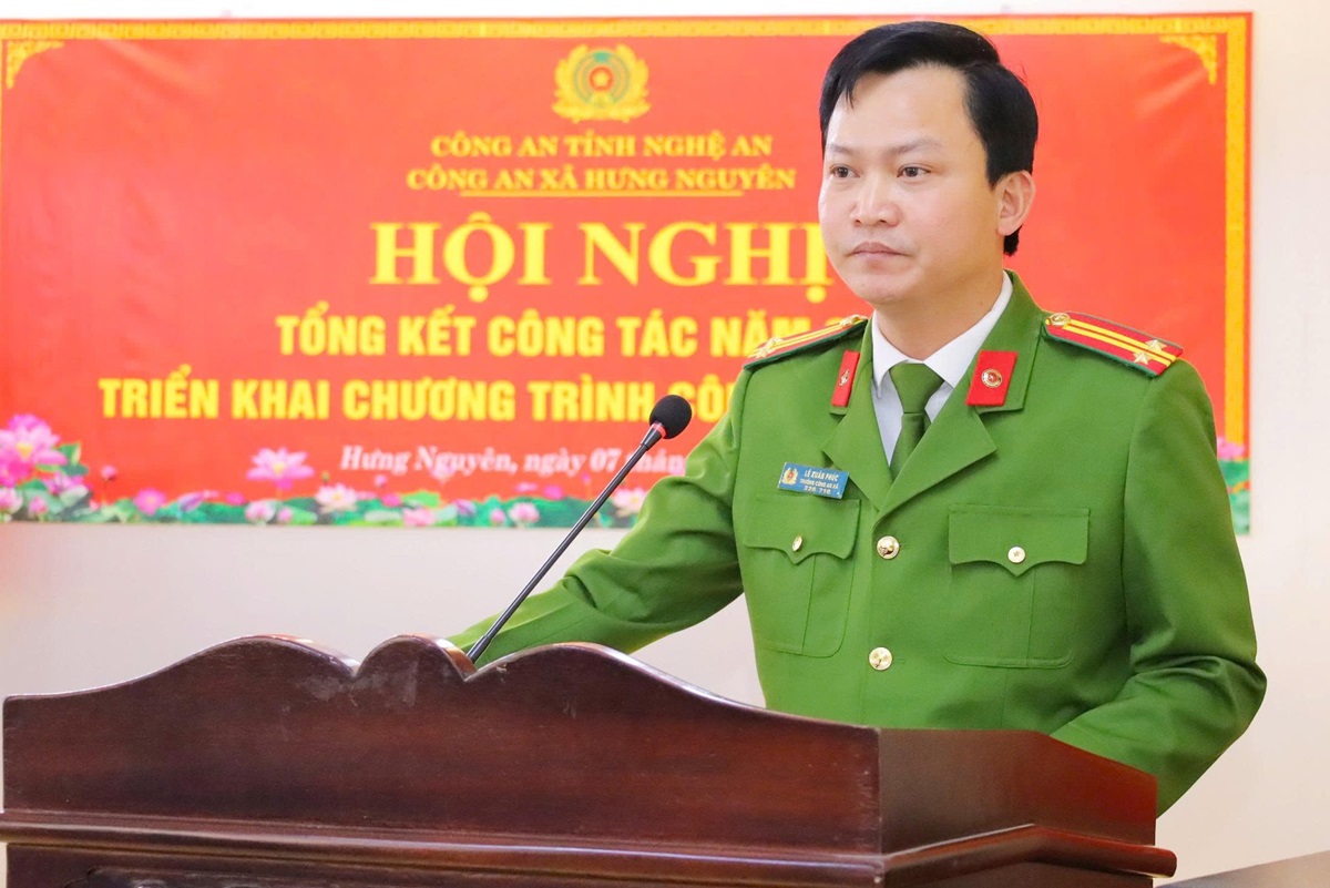 Đồng chí Trung tá Lê Xuân Phúc – Trưởng Công an xã Hưng Nguyên phát biểu