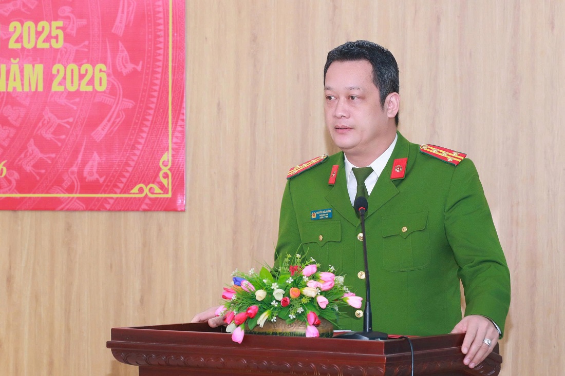 Đồng chí Đại tá Nguyễn Đức Cường, Ủy viên Ban Thường vụ Đảng ủy, Phó Giám đốc Công an tỉnh phát biểu chỉ đạo tại Hội nghị