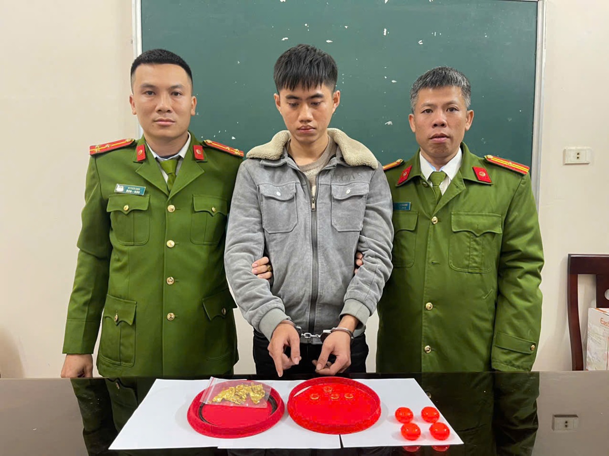 Đối tượng Vi Văn Hạnh cùng tang vật