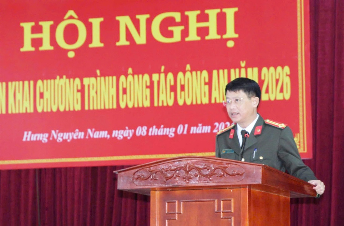 Đồng chí Thượng tá Đinh Anh Dũng - Ủy viên Ban Thường vụ Đảng ủy, Trưởng phòng Tổ chức cán bộ Công an tỉnh phát biểu chỉ đạo 