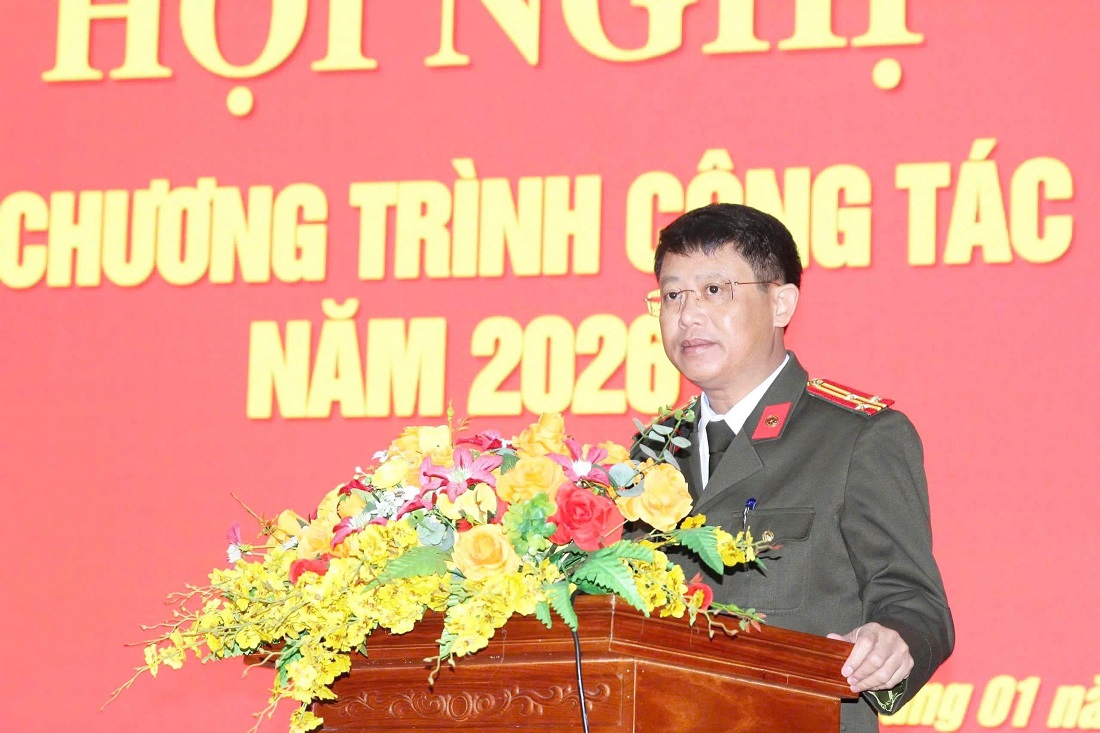 Đồng chí Thượng tá Đinh Anh Dũng - Ủy viên Ban Thường vụ Đảng ủy, Trưởng phòng Tổ chức cán bộ Công an tỉnh phát biểu chỉ đạo