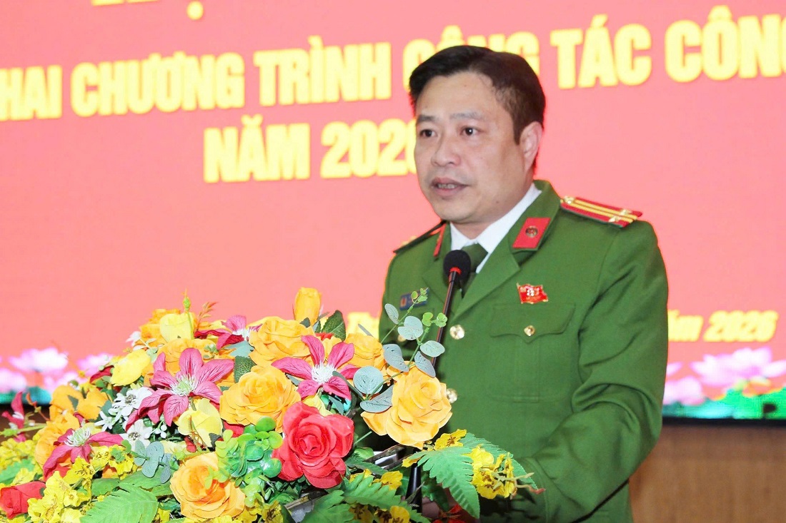 Đồng chí Trung tá Nguyễn Hoàng - Trưởng Công an xã Lam Thành phát biểu