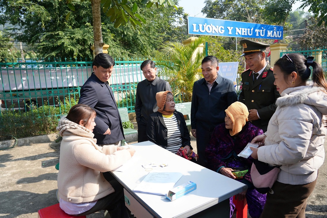 Chương trình khám, cấp phát thuốc miễn phí được Bệnh viện Đa khoa TP. Vinh và Bệnh viện Đa khoa Cửa Đông thực hiện