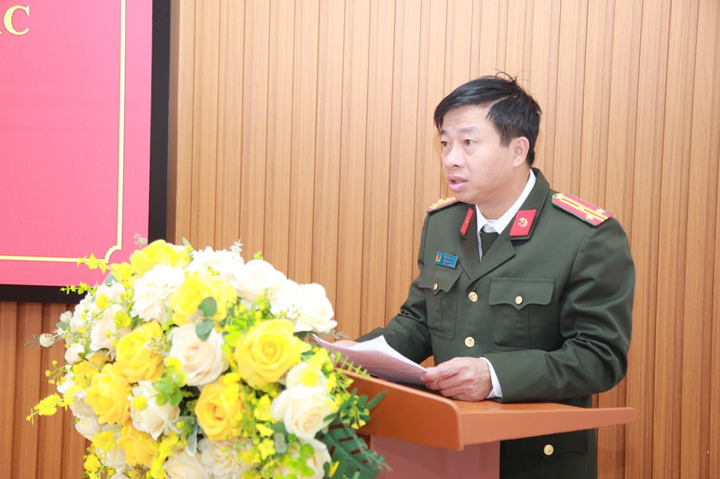 Đồng chí Thượng tá Trần Phúc Tú - Trưởng phòng An ninh kinh tế phát biểu tại Hội nghị