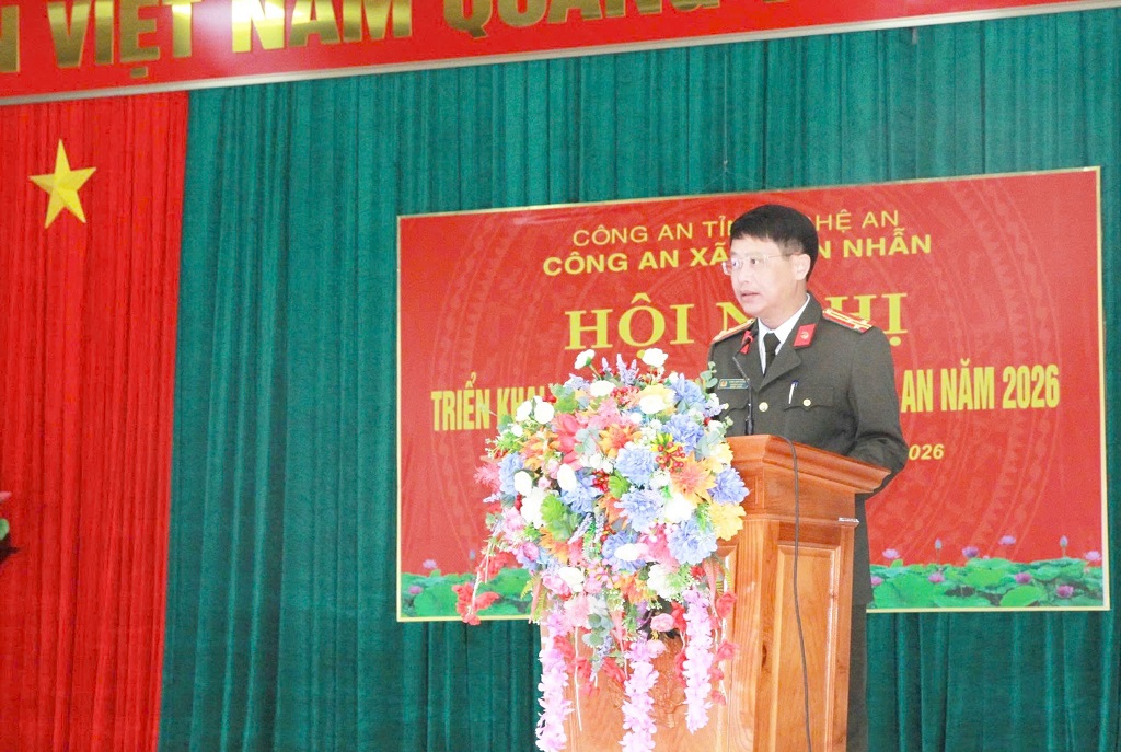 Thượng tá Đinh Anh Dũng - Ủy viên Ban Thường vụ Đảng ủy Công an tỉnh, Trưởng phòng Tổ chức cán bộ phát biểu chỉ đạo