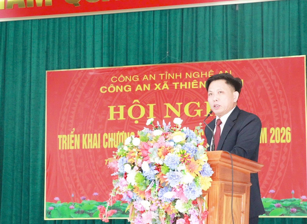 Đồng chí Biện Văn Trung - Bí thư Đảng ủy, Chủ tịch HĐND xã Thiên Nhẫn phát biểu chỉ đạo