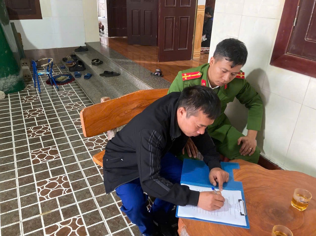 Vận động người dân kí cam kết không săn bắt chim trời