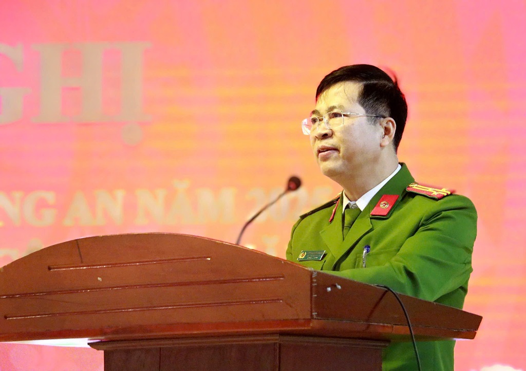 Đồng chí Thượng tá Trương Xuân Giang - Trưởng Công an xã Đông Lộc phát biểu tại Hội nghị