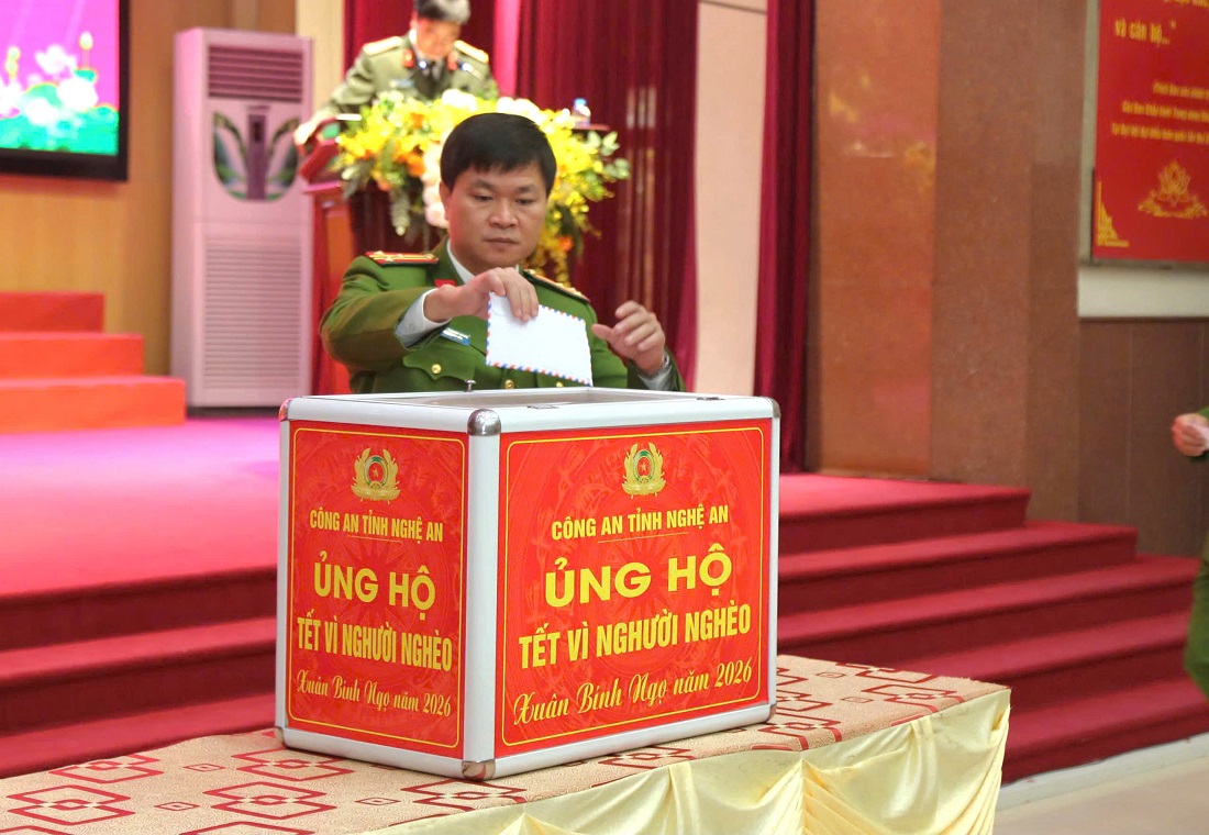 Các đồng chí Phó Giám đốc ủng hộ “Tết vì người nghèo – Xuân Bính Ngọ năm 2026”