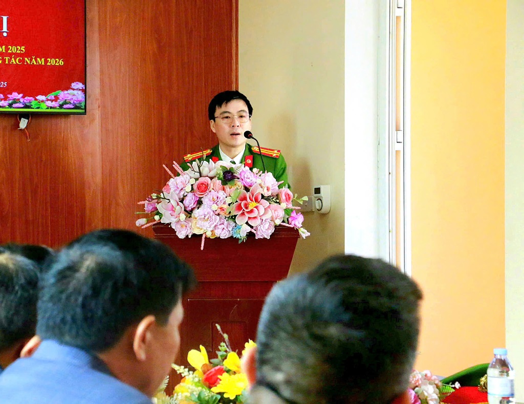 Đồng chí Trung tá Ngô Anh Tuấn, Trưởng phòng Cảnh sát cơ động Công an tỉnh phát biểu tại Hội nghị