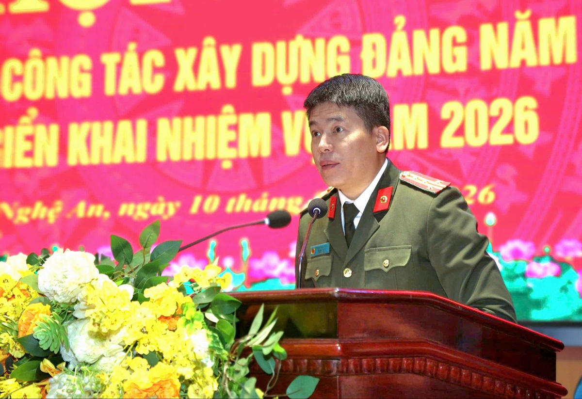 Đồng chí Đại tá Trần Hồng Quang – Phó Bí thư Đảng ủy, Phó Giám đốc Công an tỉnh phát biểu chỉ đạo tại Hội nghị