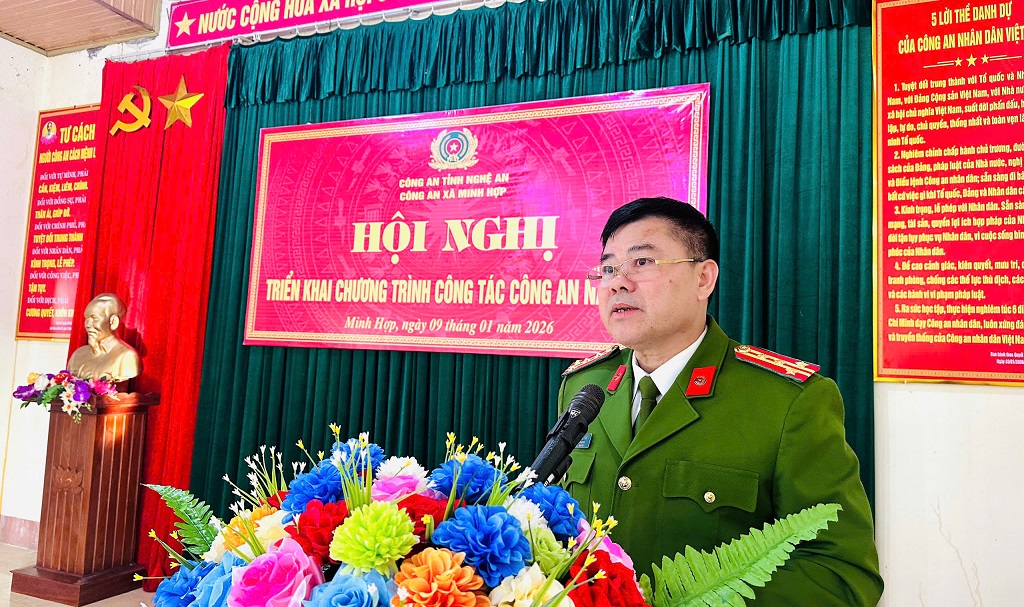 Đại tá Lương Thế Lộc - Trưởng phòng Cảnh sát QLHC về TTXH Công an tỉnh phát biểu chỉ đạo