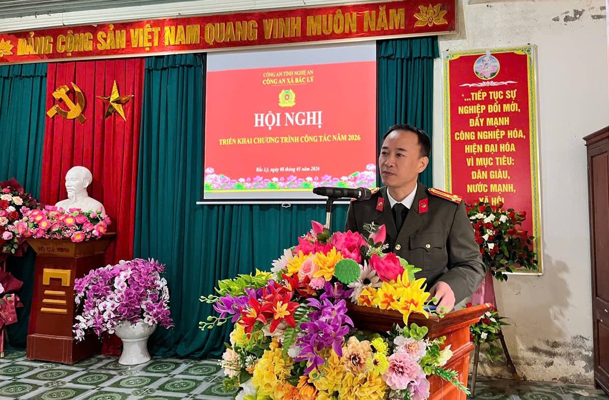 Đồng chí Thượng tá Nguyễn Trọng Tuệ – Trưởng phòng An ninh đối ngoại, Công an tỉnh phát biểu tại Hội nghị