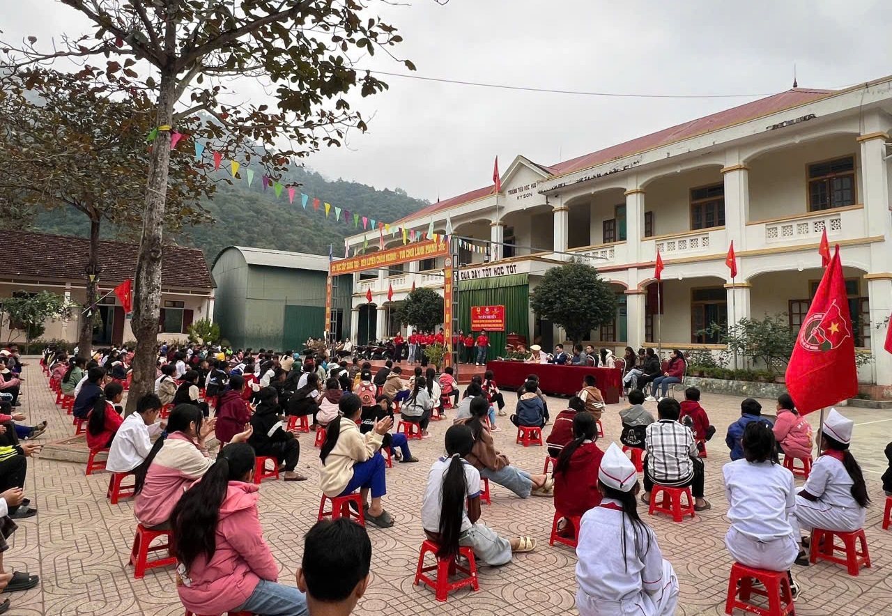 Buổi tuyên truyền với sự tham gia của hơn 500 em học sinh cùng cán bộ, giáo viên