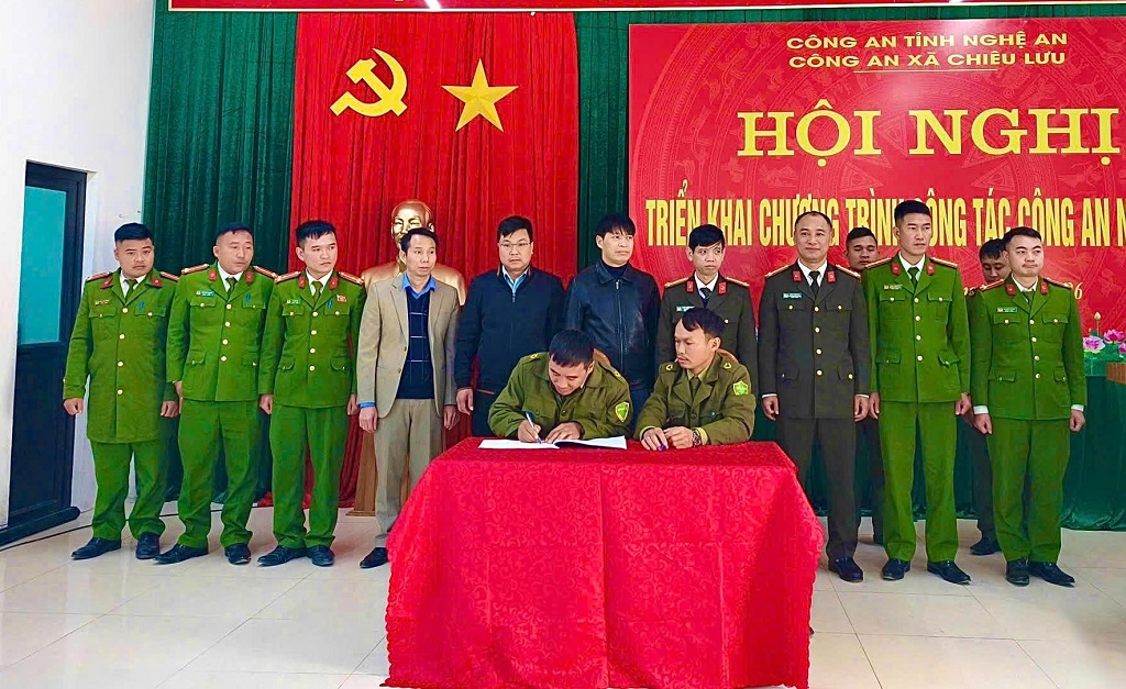  Ký giao ước thi đua