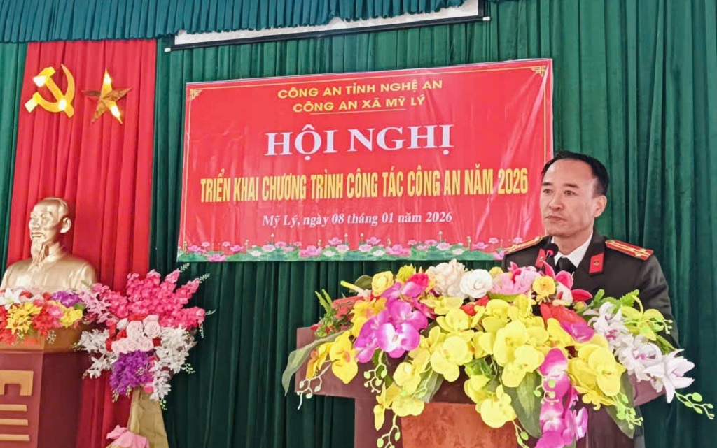 Đồng chí Thượng tá Nguyễn Trọng Tuệ, Trưởng phòng An ninh đối ngoại Công an tỉnh phát biểu tại Hội nghị 