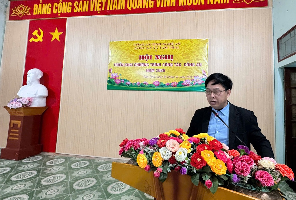 Đồng chí Lữ Văn May, Bí thư Đảng ủy, Chủ tịch HĐND xã phát biểu chỉ đạo tại Hội nghị