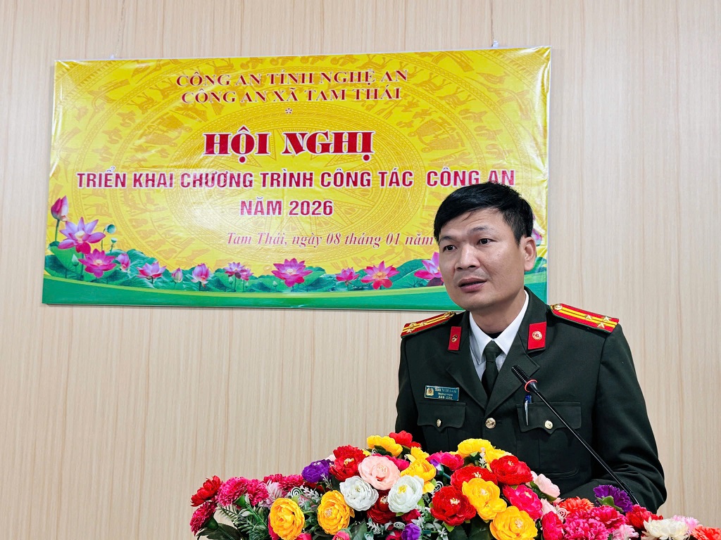 Đồng chí Thượng tá Trần Thiện Giang - Trưởng phòng An ninh mạng và phòng, chống tội phạm sử dụng công nghệ cao phát biểu tại Hội nghị 