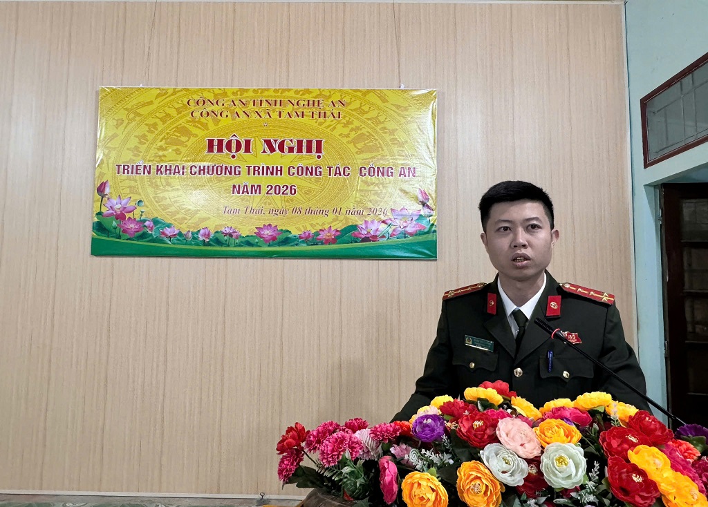 Đồng chí Đại úy Đặng Thái Lương – Trưởng Công an xã phát biểu tại Hội nghị