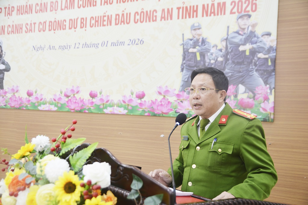 Đồng chí Thượng tá Dương Danh Quang, Phó Trưởng phòng Cảnh sát cơ động, Phó Trưởng ban huấn luyện phát biểu tại buổi lễ