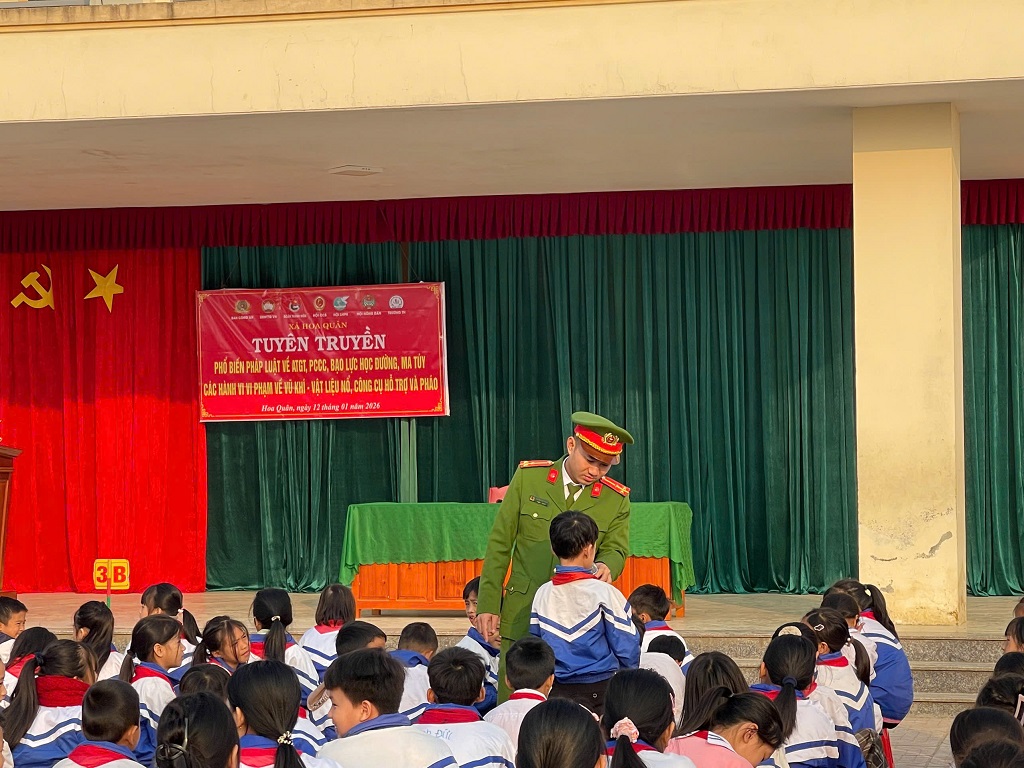Công an xã tuyên truyền bằng hình thức sinh động, dễ hiểu, dễ nhớ