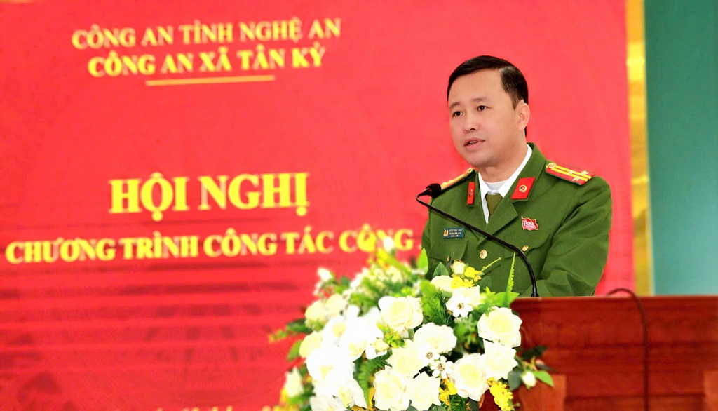 Đồng chí Thượng tá Đặng Ngọc Trung – Trưởng Công an xã Tân Kỳ phát biểu tại Hội nghị