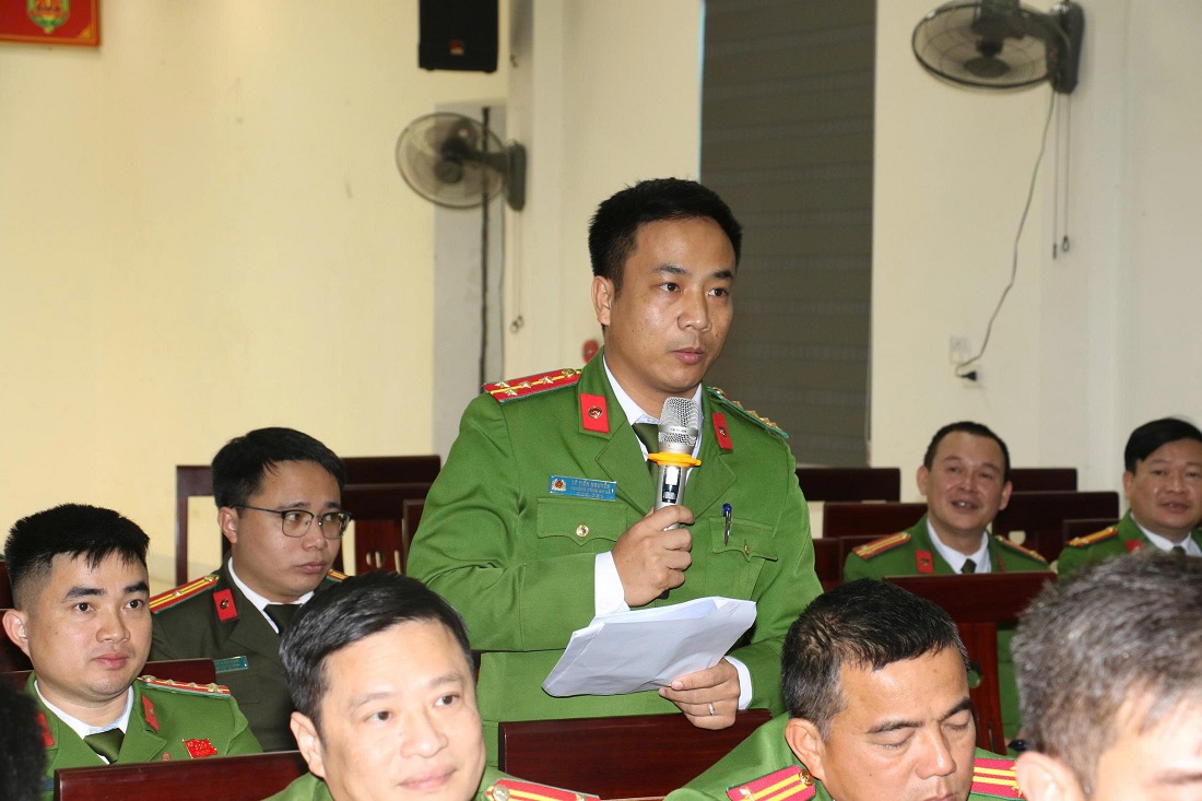 Đại diện Trưởng Công an một số xã phát biểu tại Hội nghị