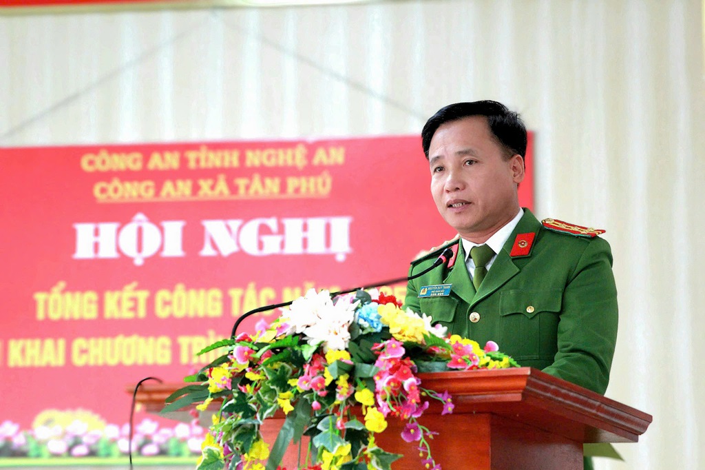 Đồng chí Đại tá Nguyễn Duy Thanh, Ủy viên Ban Thường vụ Đảng ủy, Phó Giám đốc Công an tỉnh phát biểu chỉ đạo tại Hội nghị