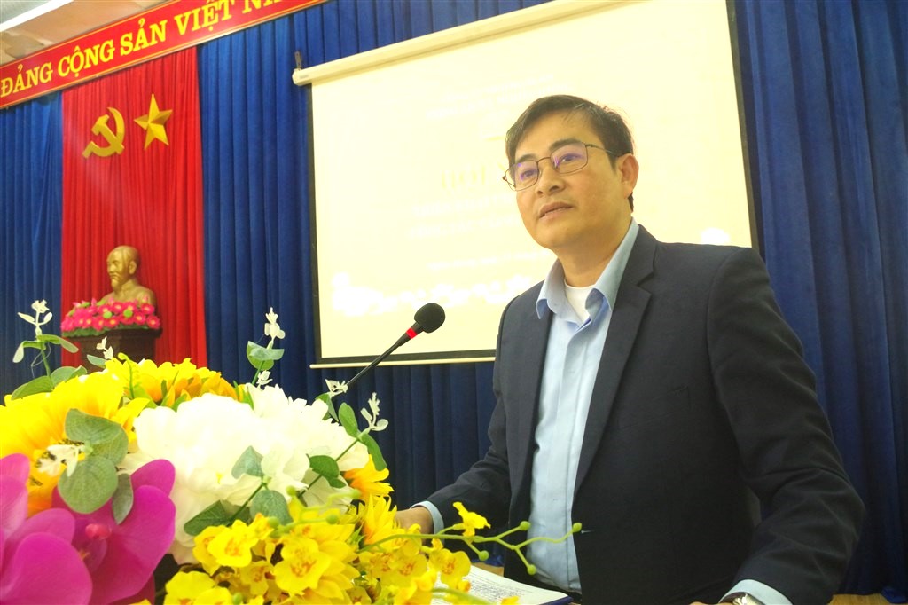 Đồng chí Lê Thái Hùng - Bí thư Đảng ủy, Chủ tịch HĐND xã Nghĩa Hưng phát biểu chỉ đạo tại Hội nghị