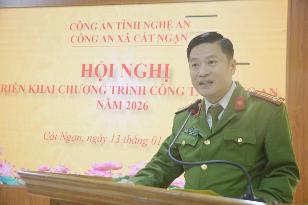 Đồng chí Trung tá Ngô Quốc Đạt, Trưởng Công an xã Cát Ngạn phát biểu tại Hội nghị 