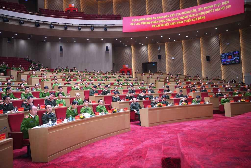 Bộ trưởng Lương Tam Quang cùng các đại biểu dự Hội nghị.