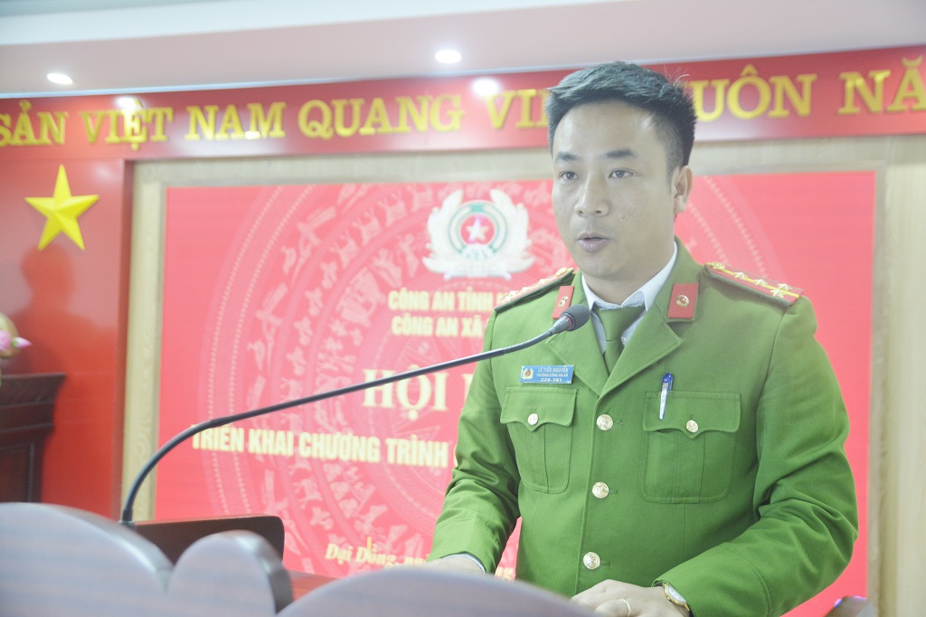 Đồng chí Đại úy Lê Tiến Nguyễn, Trưởng Công an xã Đại Đồng phát biểu tại Hội nghị   