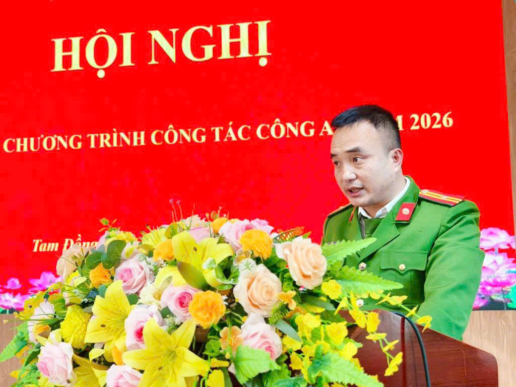 Đồng chí Thiếu tá Lê Xuân Quyền phát biểu tại Hội nghị