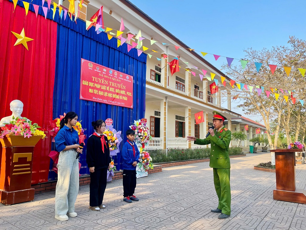 Công an xã tuyên truyền bằng hình thức đa dạng, phong phú, giúp học sinh dễ hiểu, dễ nhớ 