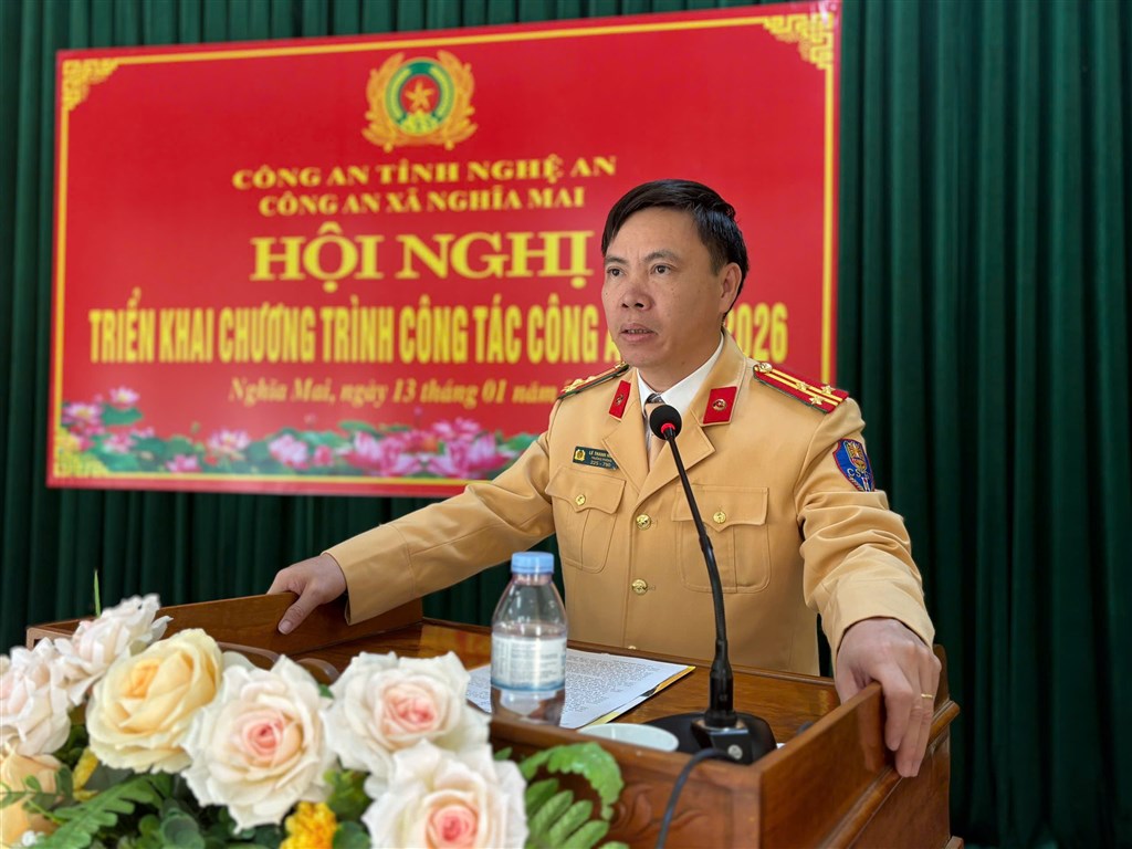 Đồng chí Thượng tá Lê Thanh Nghị – Trưởng phòng Cảnh sát giao thông Công an tỉnh phát biểu tại Hội nghị