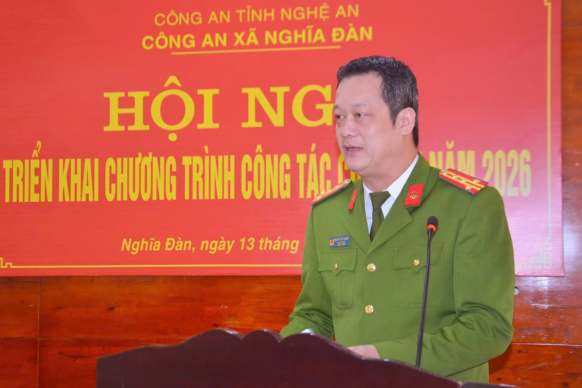 Đồng chí Đại tá Nguyễn Đức Cường - Ủy viên Ban Thường vụ Đảng ủy, Phó Giám đốc Công an tỉnh phát biểu chỉ đạo tại Hội nghị
