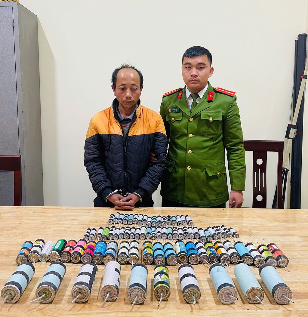 Đối tượng Hồ Nam Thảo và tang vật 