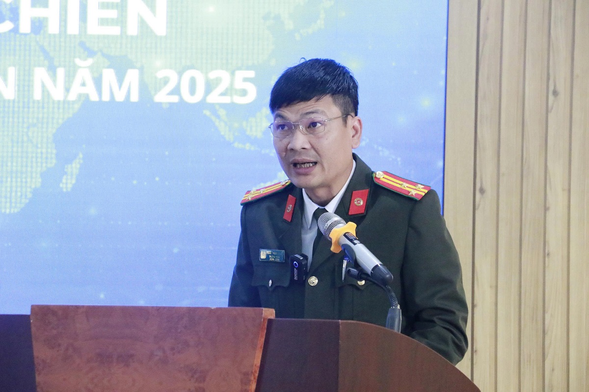 Đồng chí Thượng tá Trần Thiện Giang, Trưởng phòng An ninh mạng và phòng chống tội phạm sử dụng công nghệ cao, Phó Trưởng Ban Tổ chức công bố Quyết định thành lập Ban Tổ chức, Ban Giám khảo