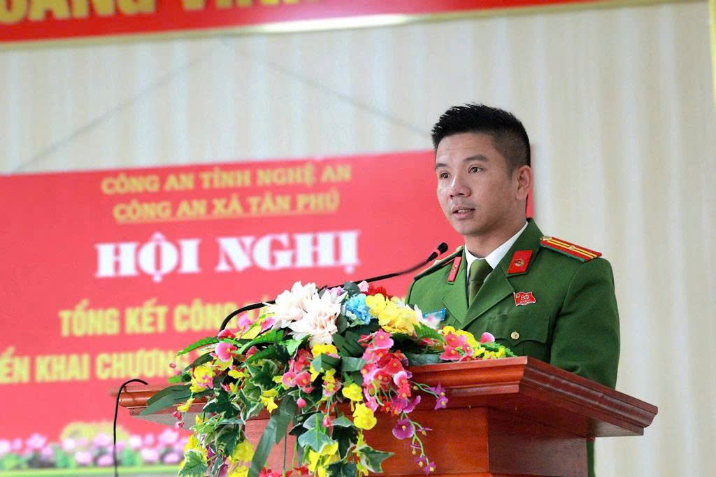 Đồng chí Thiếu tá Trần Ngọc Huy -Trưởng Công an xã Tân Phú phát biểu tại Hội nghị