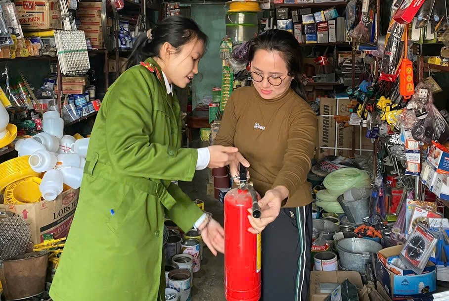 Thông qua kiểm tra, hướng dẫn, Công an xã Đông Hiếu đề nghị người dân tiếp tục nâng cao ý thức, trách nhiệm trong PCCC và CNCH