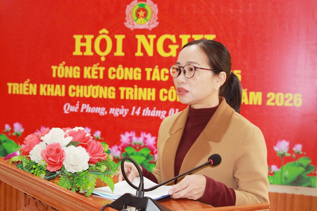 Đồng chí Trương Thị Tuyết Mai - Phó Bí thư Thường trực Đảng ủy xã phát biểu tại Hội nghị