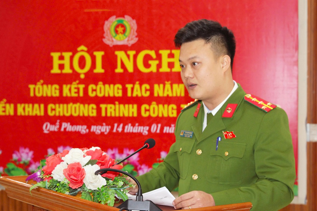 Đồng chí Đại úy Thái Huy Hùng - Trưởng Công an xã phát biểu
