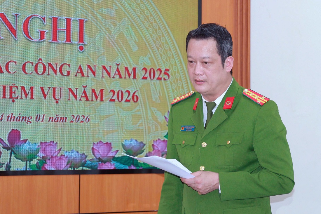 đồng chí Đại tá Nguyễn Đức Cường - Ủy viên Ban Thường vụ Đảng ủy, Phó Giám đốc Công an tỉnh phát biểu chỉ đạo tại Hội nghị