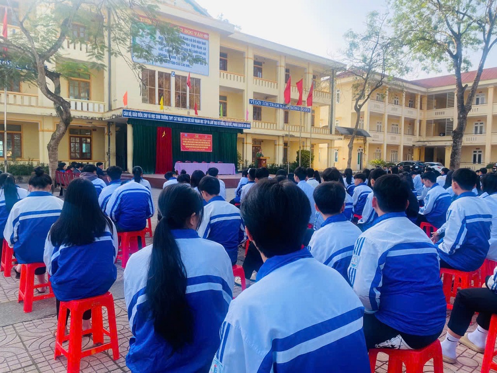 Buổi tuyên truyền diễn ra sôi nổi với nhiều nội dung và hình thức đa dạng, phong phú