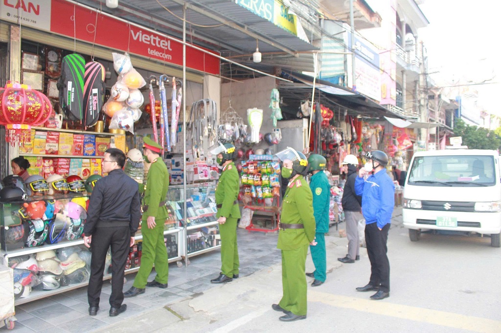 Công an xã tuyên truyền, vận động người dân