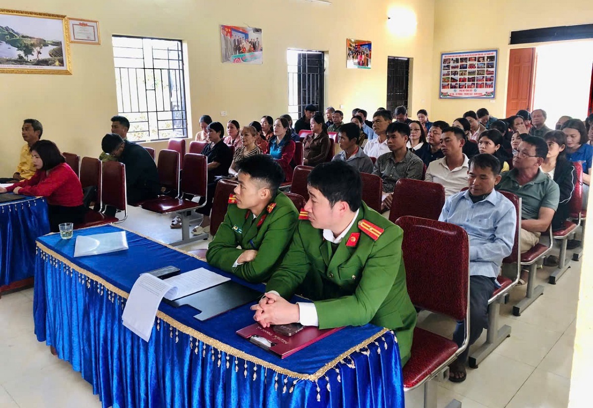 Đông đảo người dân tham dự buổi tuyên truyền