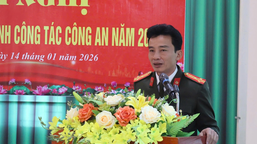 Đồng chí Thượng tá Phạm Ngọc Cảnh - Trưởng phòng Hồ sơ nghiệp vụ phát biểu tại Hội nghị