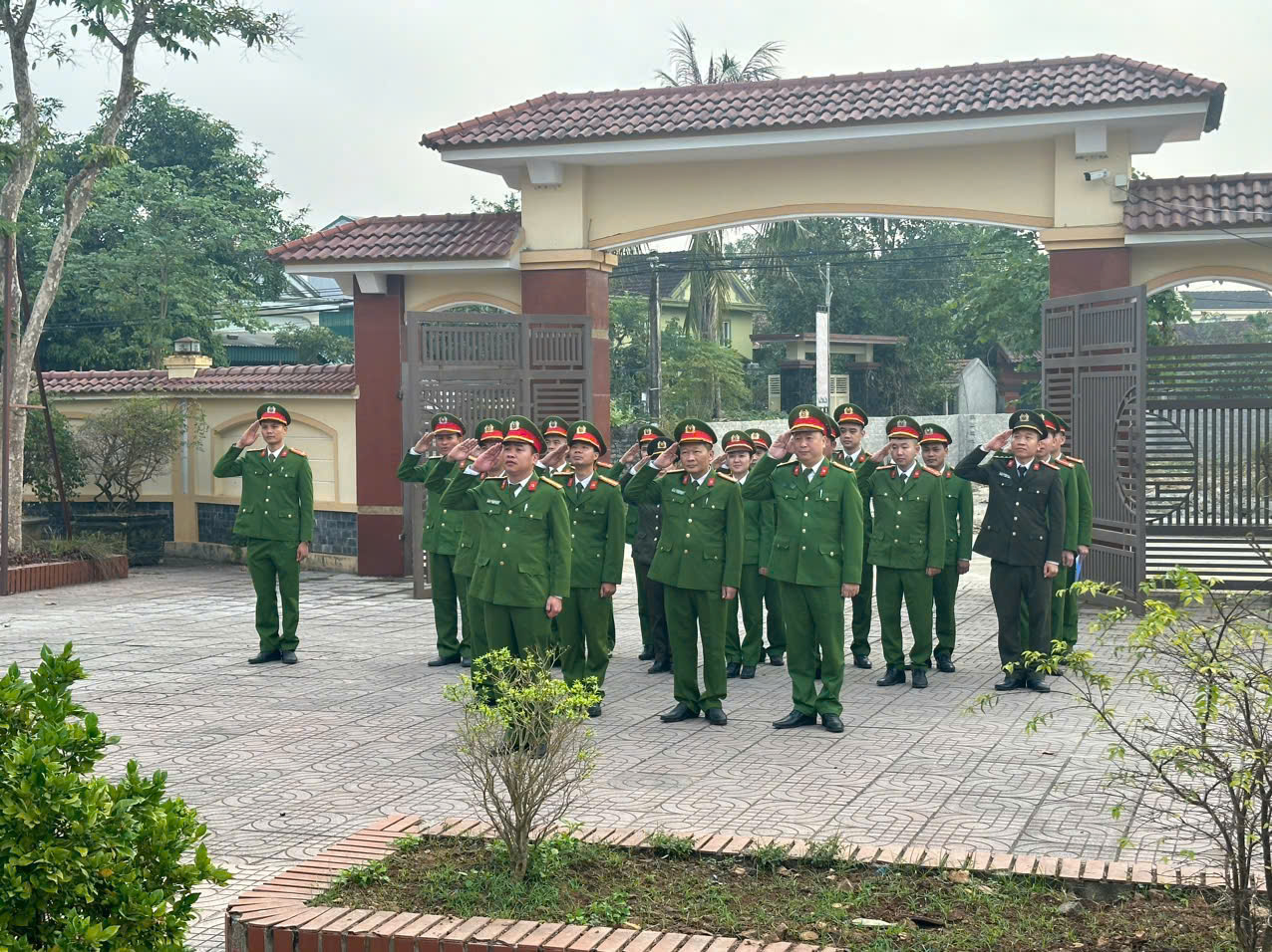 Công an xã Quang Thanh tổ chức Lễ chào cờ chào mừng Đại hội XIV của Đảng